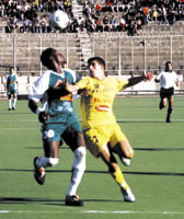  La JS Kabylie se libère enfin et écrase lUSM Blida 3-0 avec un doublé de Oussalah. La JSK est invaincue depuis le 30 novembre dernier.