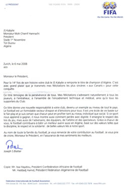 14ème titre des jaune et vert : Le Président de la FIFA Monsieur Joseph Blatter félicite la JSK